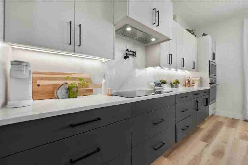 4029 Ivanhoe Ln - Photo 7 of 39