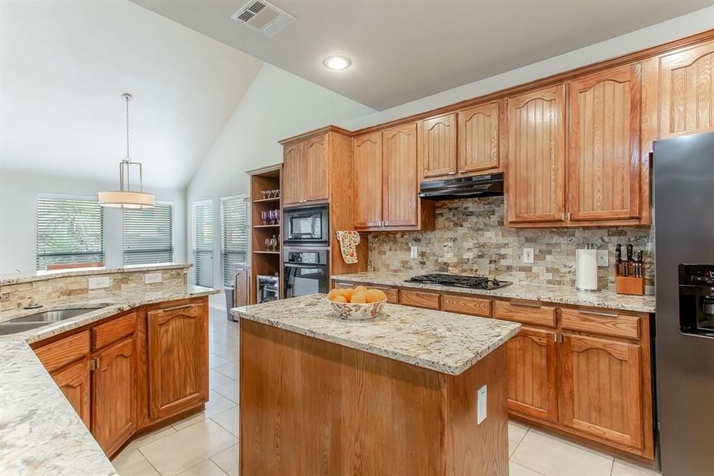 720 Hardwood Dr - Photo 5 of 38