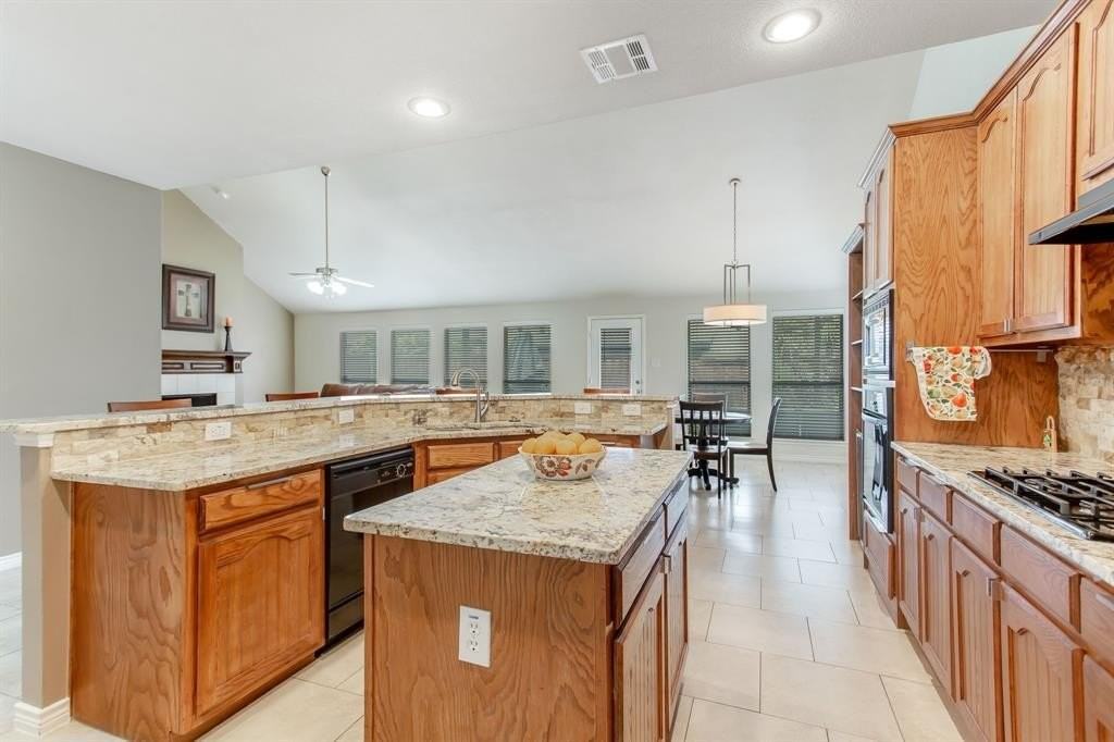 720 Hardwood Dr - Photo 6 of 38