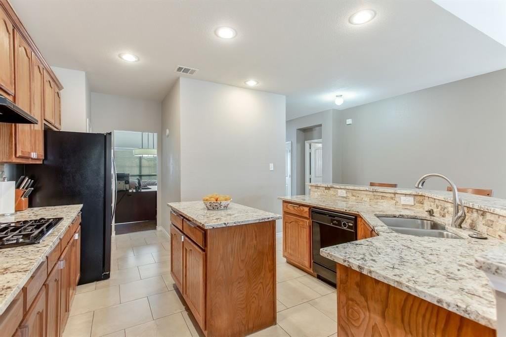 720 Hardwood Dr - Photo 7 of 38