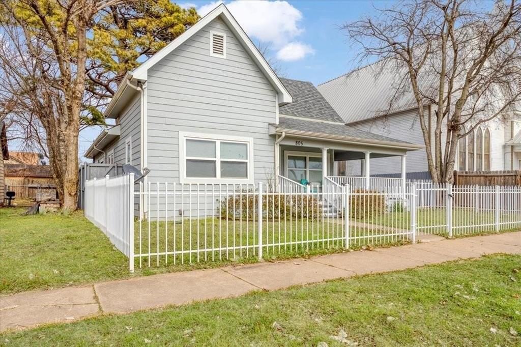 805 W Owing St - Photo 2 of 40