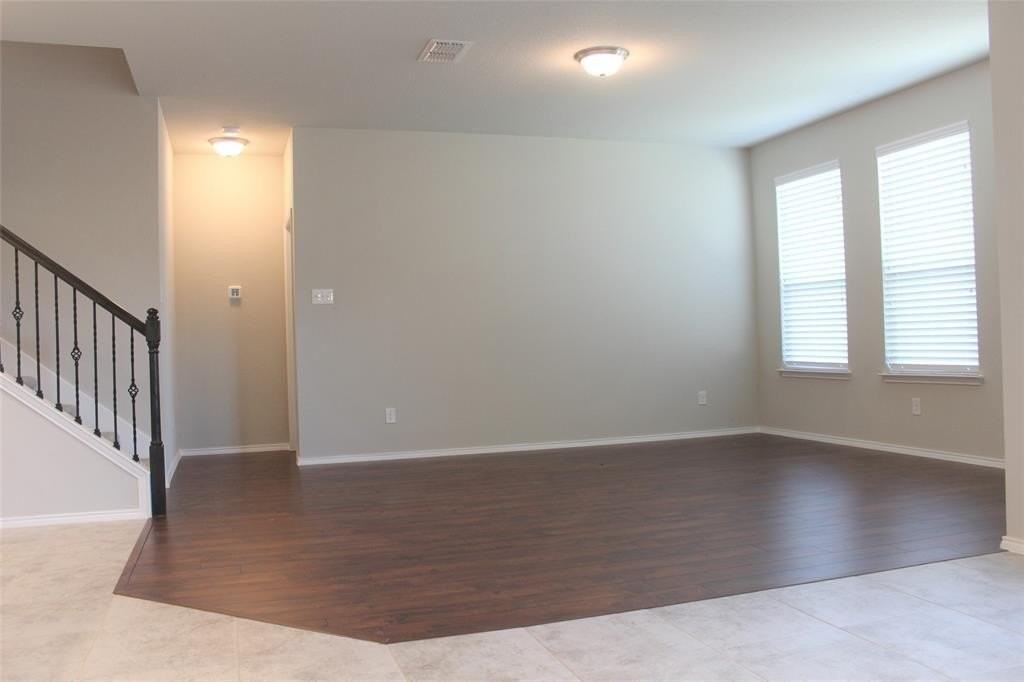 5529 Las Lomas Ln - Photo 7 of 23