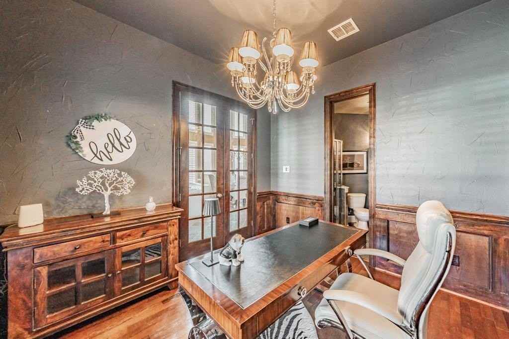 3909 Aquatic Dr - Photo 3 of 40