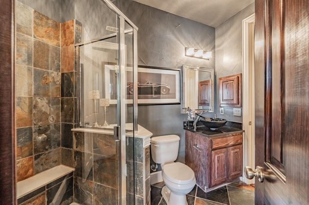 3909 Aquatic Dr - Photo 5 of 40