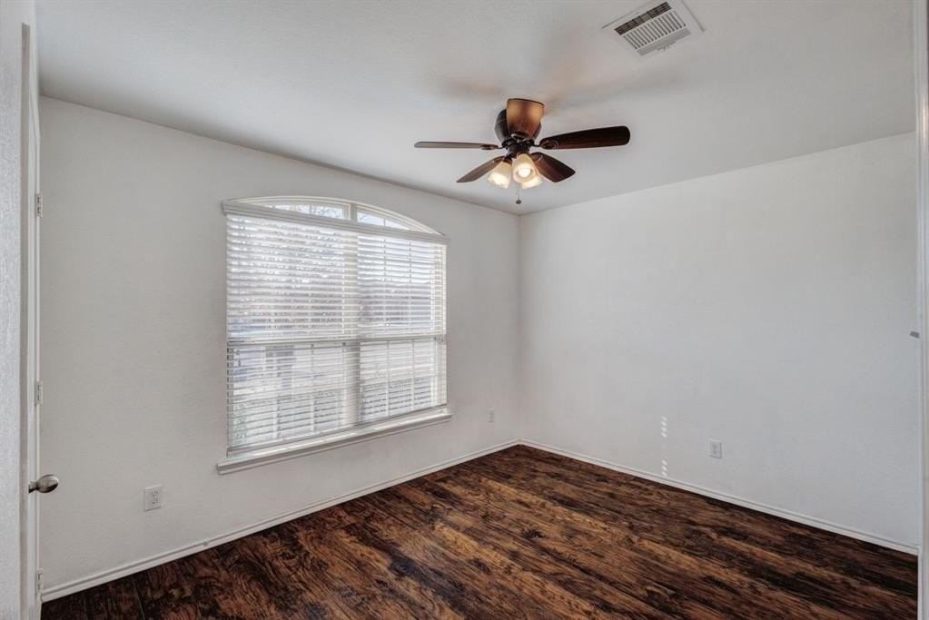 9200 Warren Dr - Photo 3 of 34