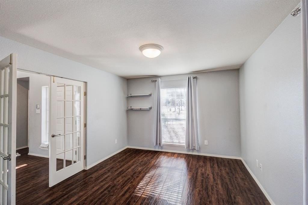 9200 Warren Dr - Photo 5 of 34