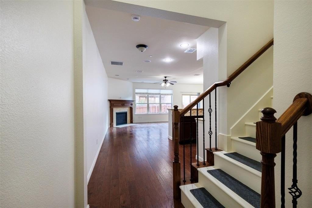 394 Teague Dr - Photo 5 of 33