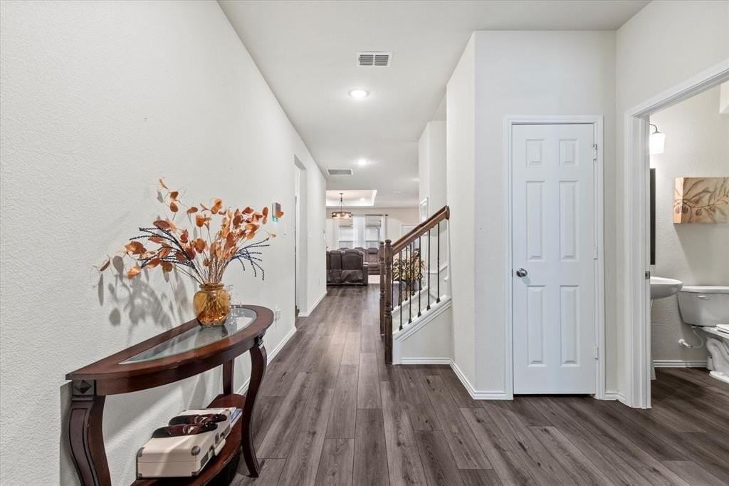 1613 Drasco Dr - Photo 4 of 33