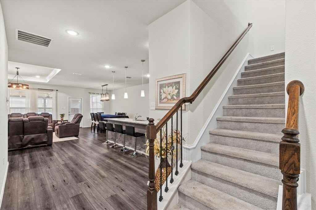 1613 Drasco Dr - Photo 5 of 33