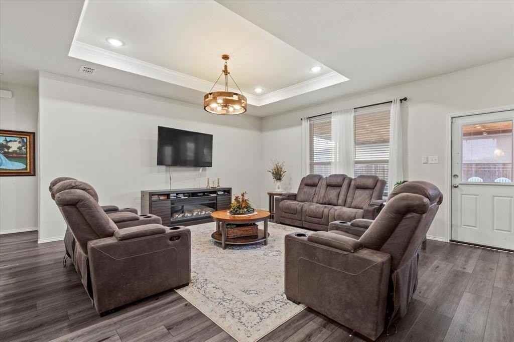 1613 Drasco Dr - Photo 6 of 33