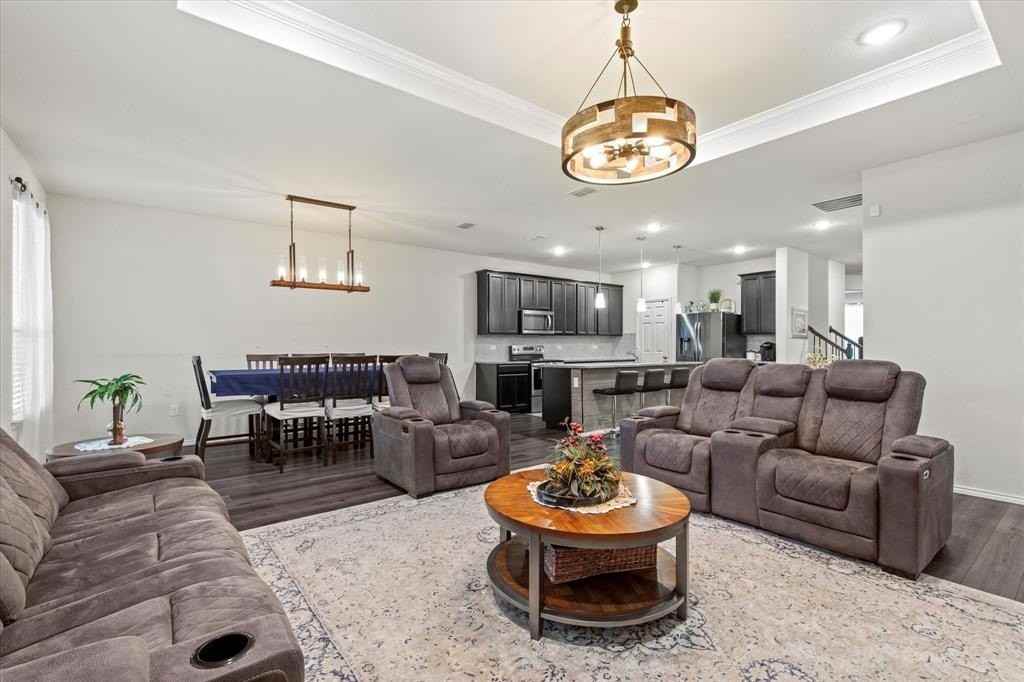 1613 Drasco Dr - Photo 7 of 33