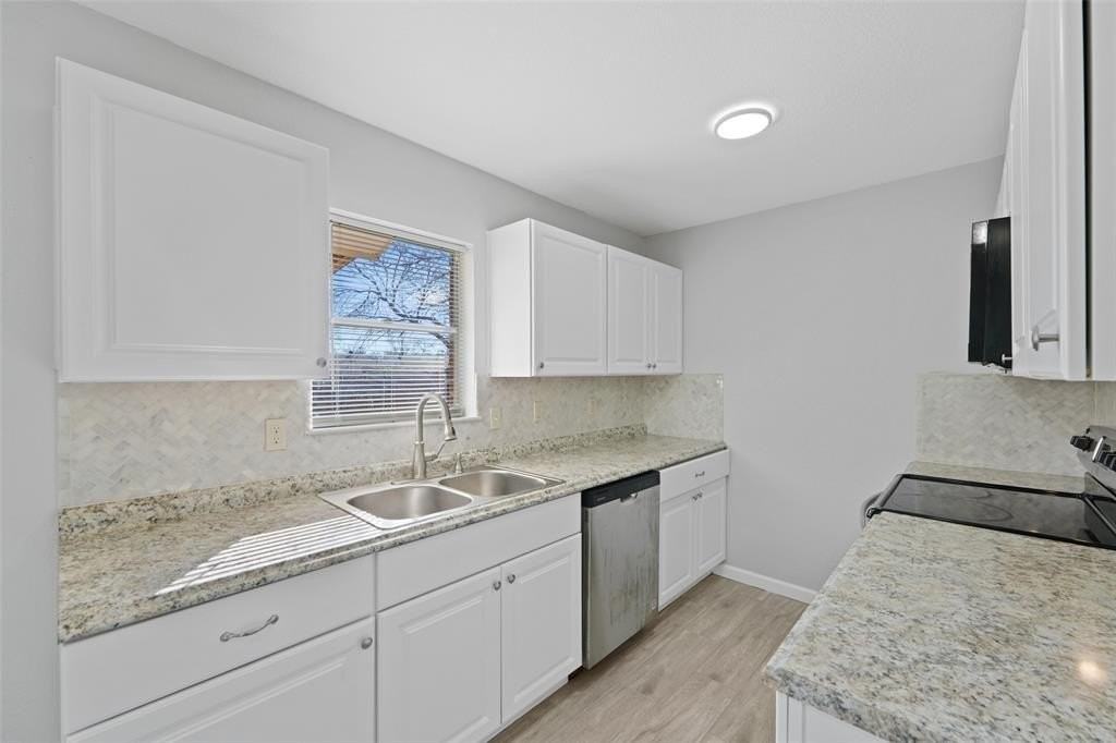 1026 Elmwood Dr - Photo 6 of 15