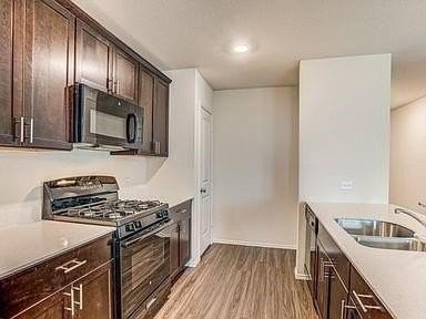 1524 Stonefield Dr - Photo 3 of 8