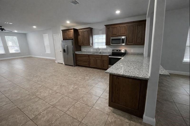 1262 E Myrtle St - Photo 3 of 12