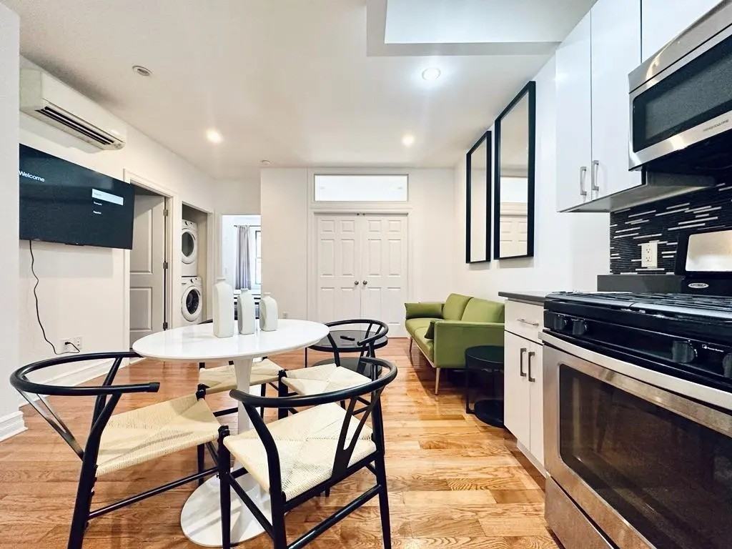 Private Bedroom in 4 Bedroom/2 Bathroom Home - Photo 6 of 7