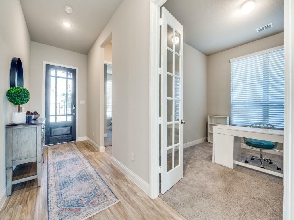 1913 Renwick Dr - Photo 3 of 30