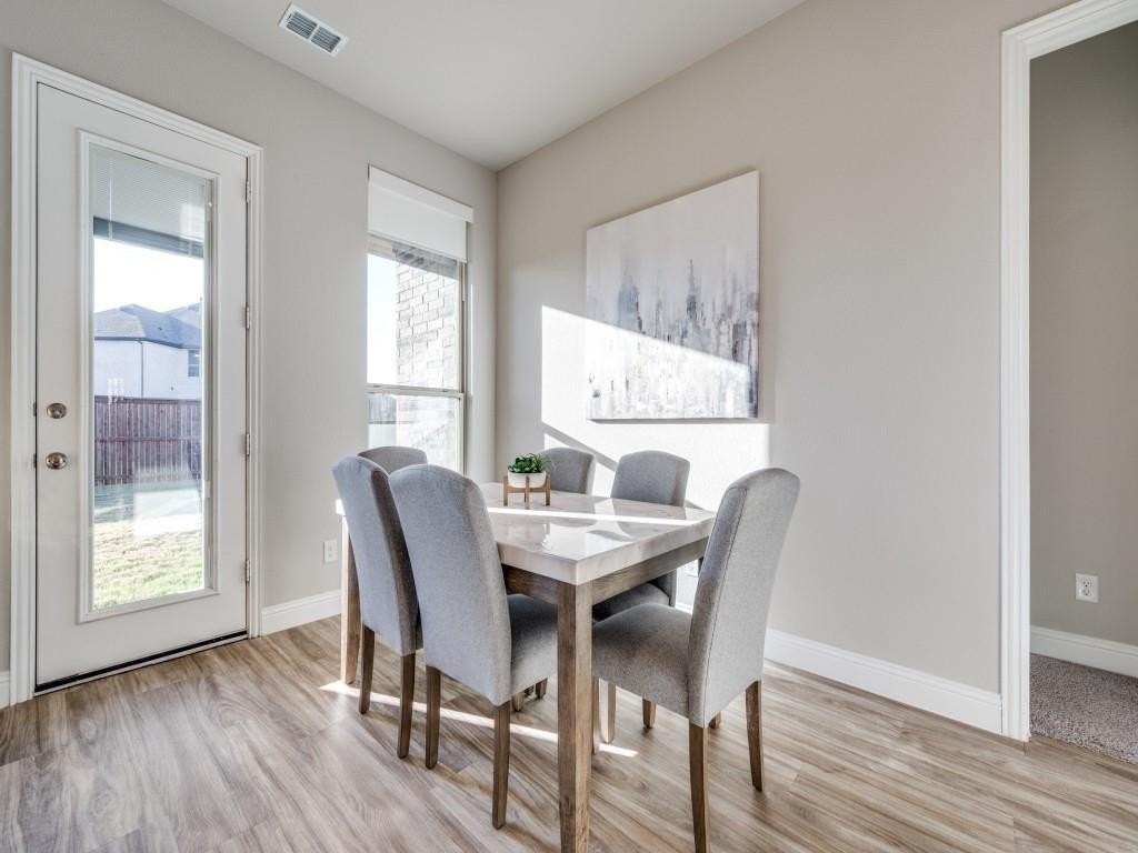 1913 Renwick Dr - Photo 7 of 30