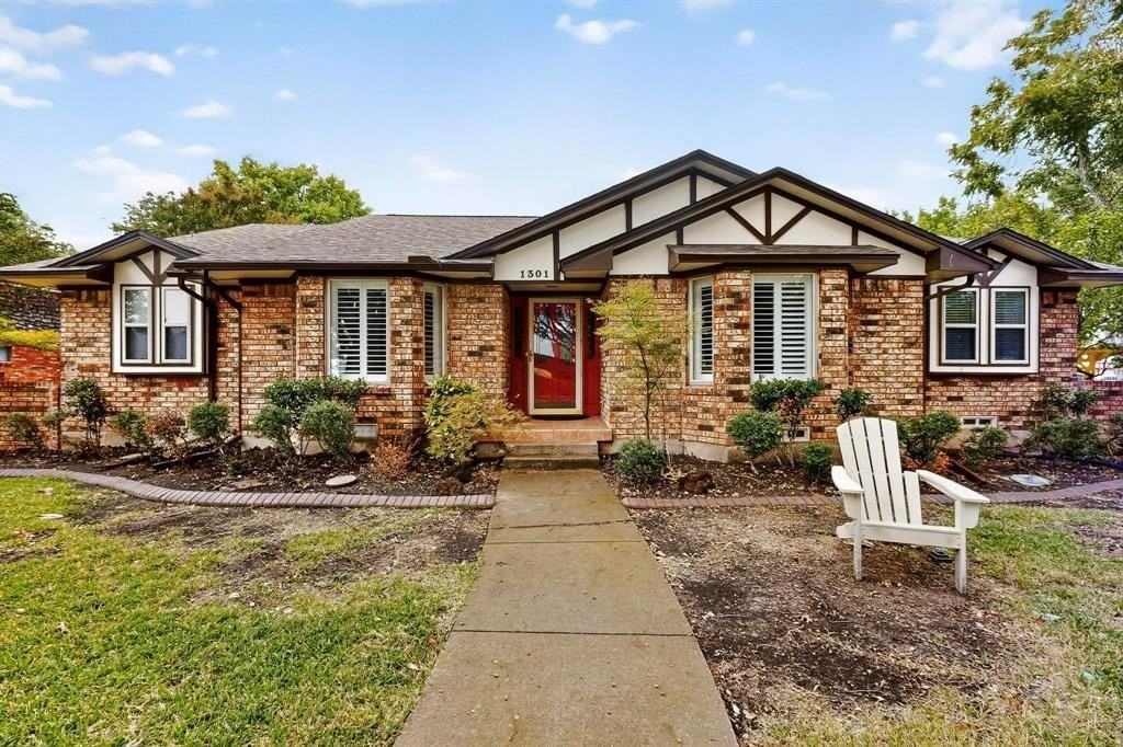 1301 Warwick St - Photo 2 of 37