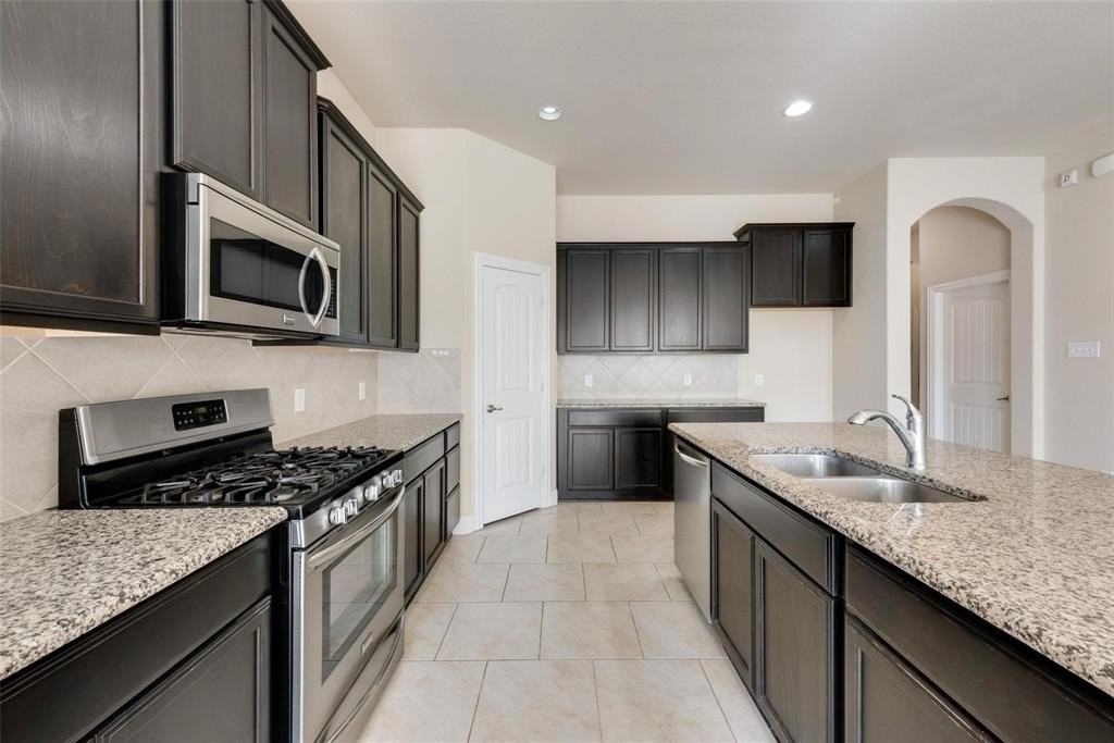 15517 Drury Ln - Photo 5 of 18