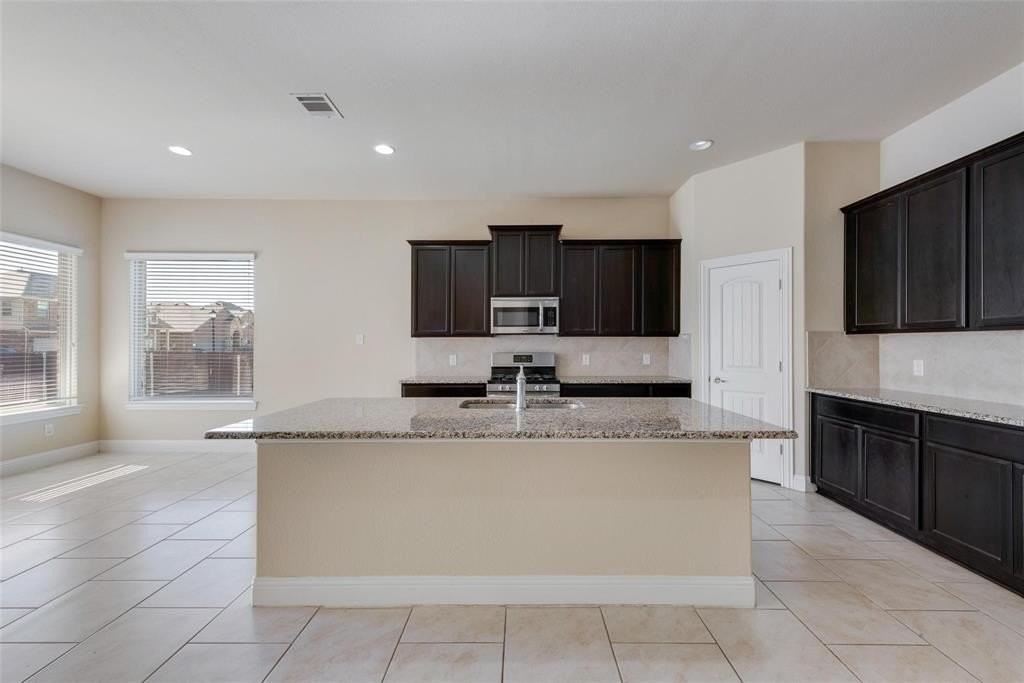 15517 Drury Ln - Photo 6 of 18