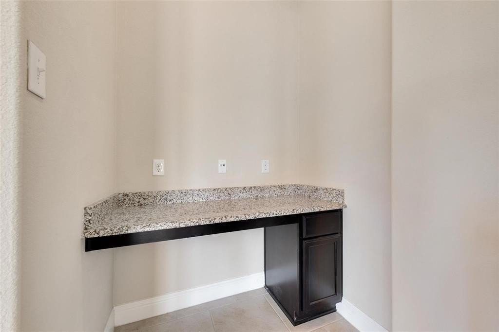 15517 Drury Ln - Photo 7 of 18