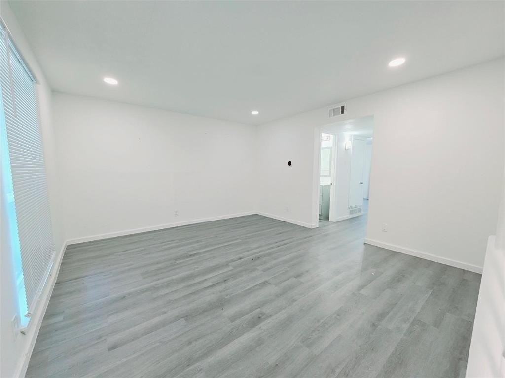 620 Royal Crest Dr - Photo 4 of 16