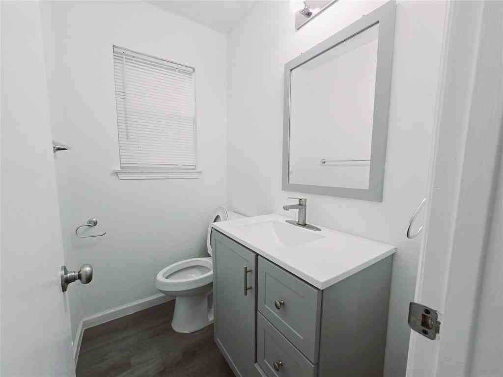 620 Royal Crest Dr - Photo 6 of 16