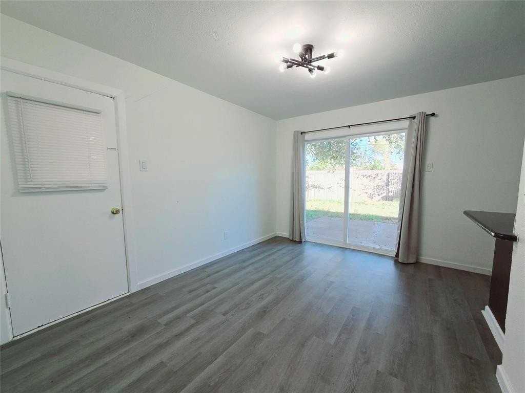 620 Royal Crest Dr - Photo 7 of 16