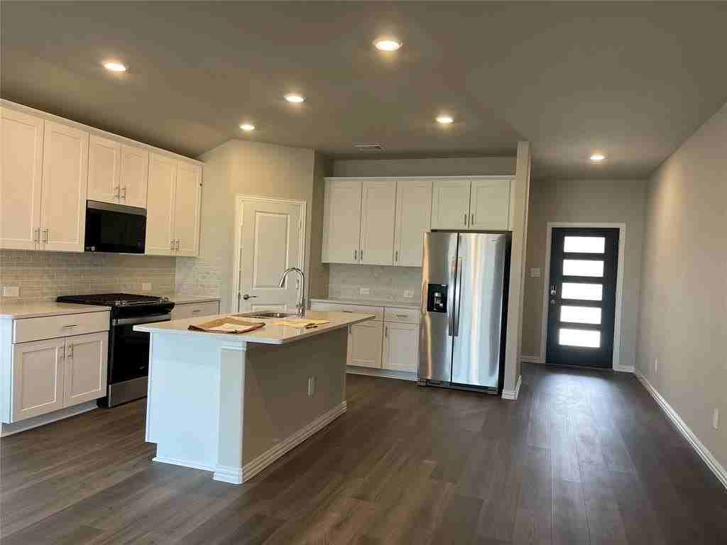 608 Easthill Dr - Photo 6 of 27