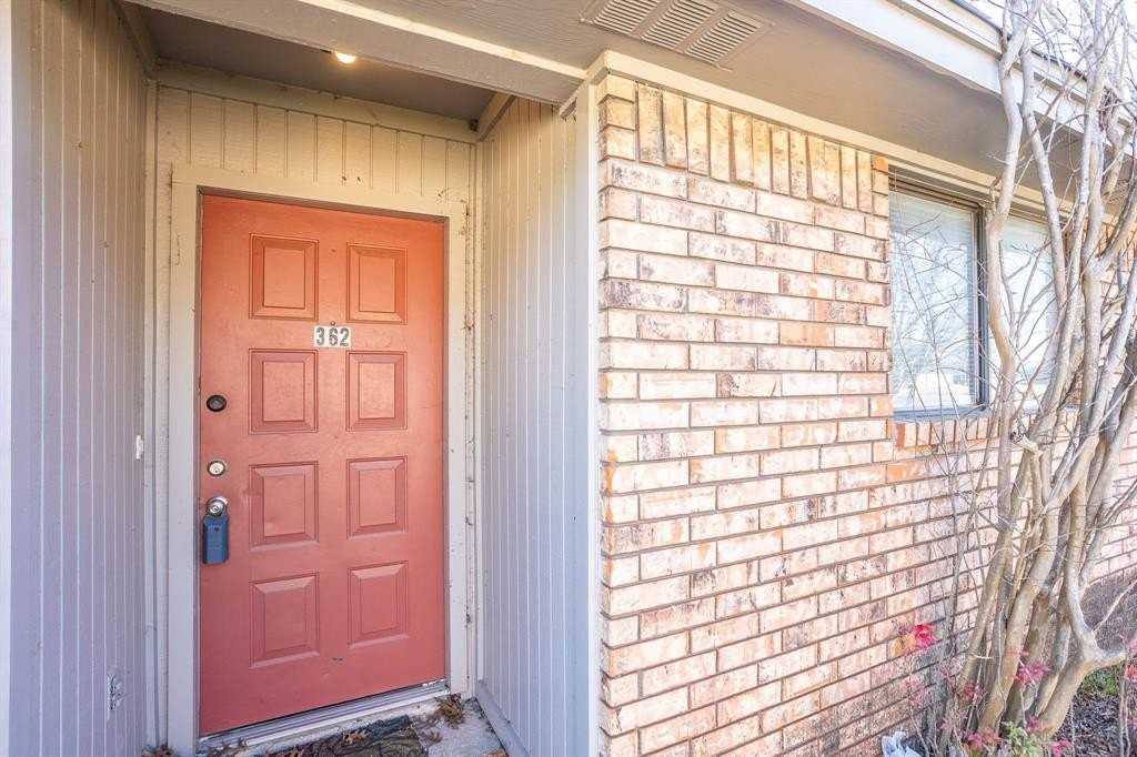 362 S Stewart Ave - Photo 2 of 15