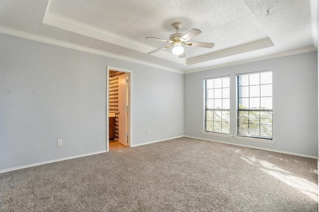 362 S Stewart Ave - Photo 7 of 15