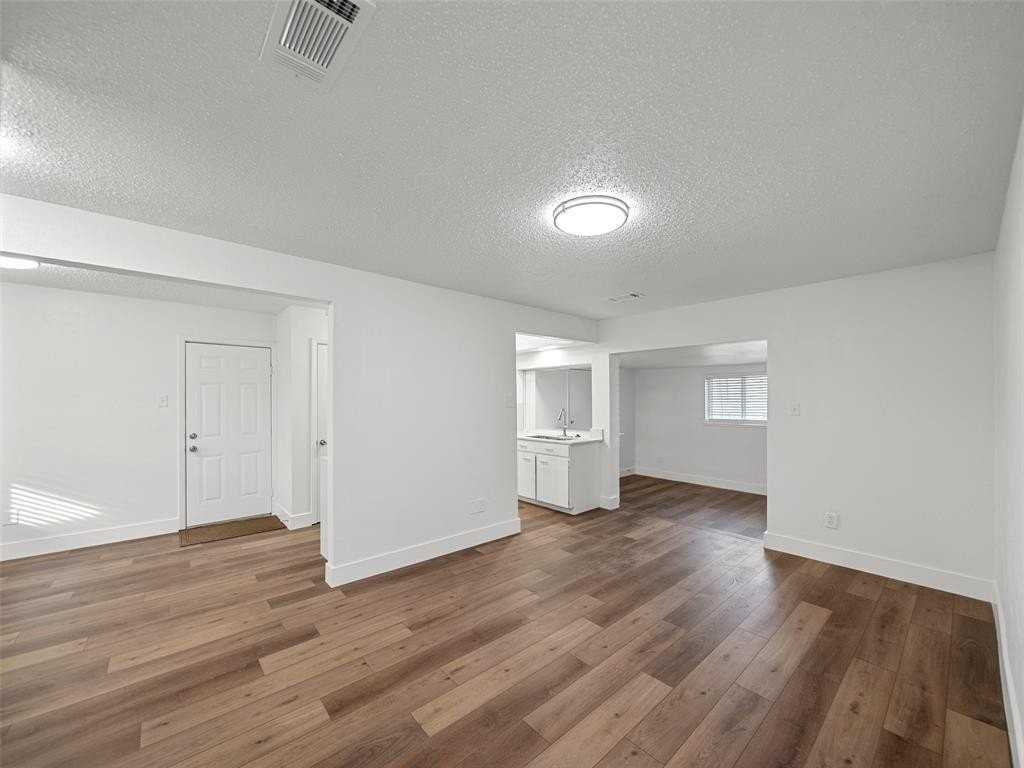 1409 Morrison Dr - Photo 3 of 23