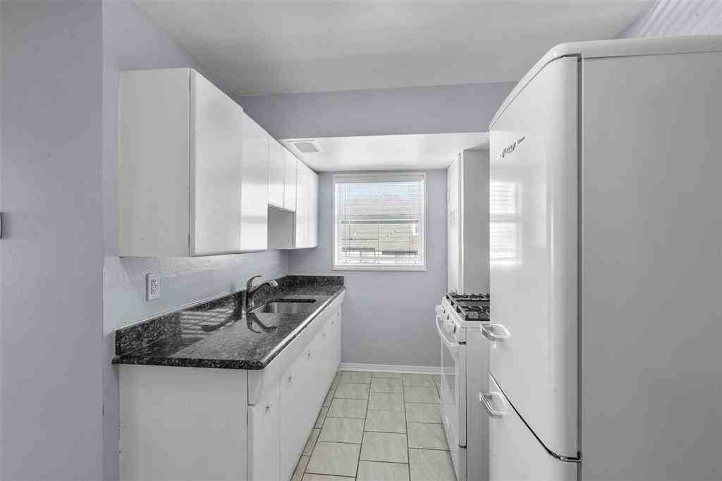 5837 Locke Ave #D - Photo 7 of 17