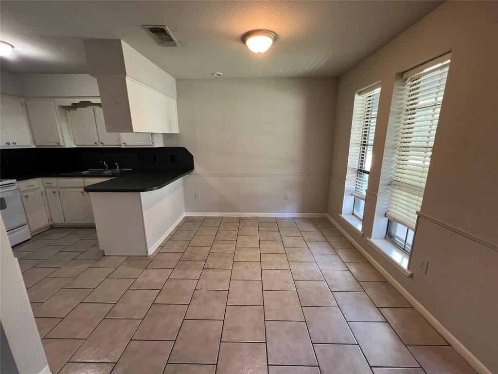 1400 W Laurel St - Photo 3 of 11