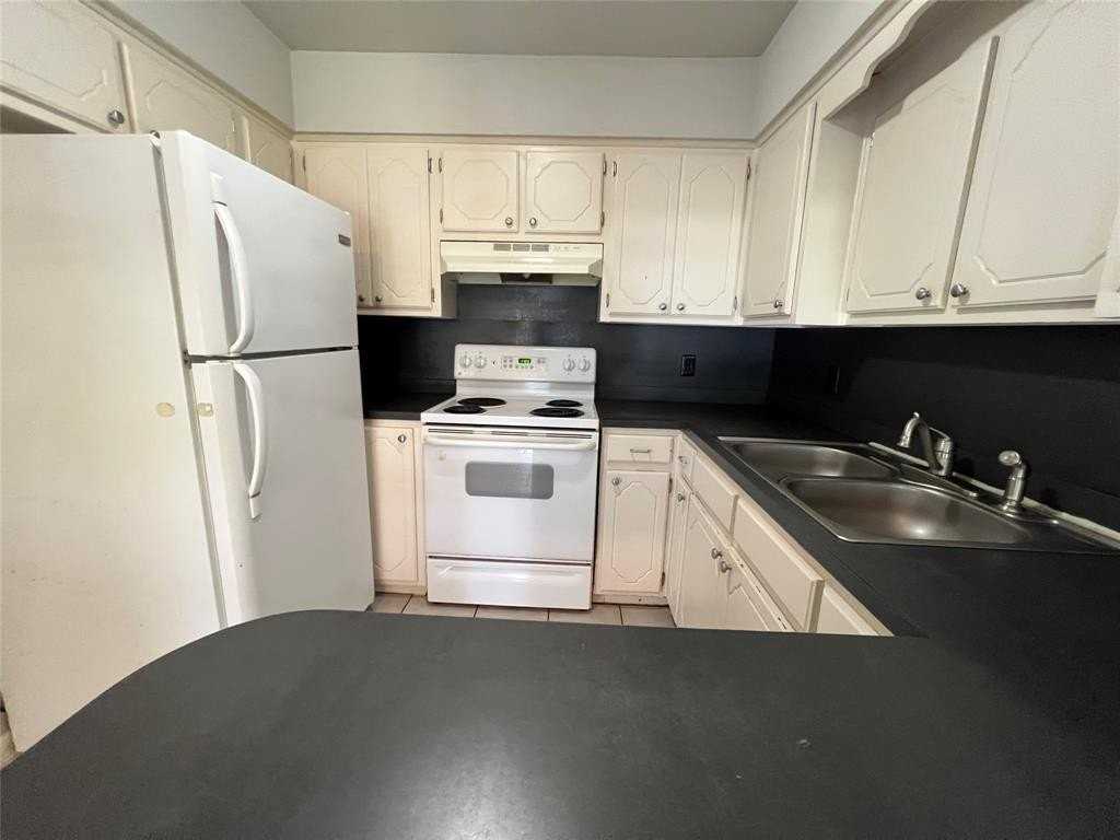 1400 W Laurel St - Photo 5 of 11