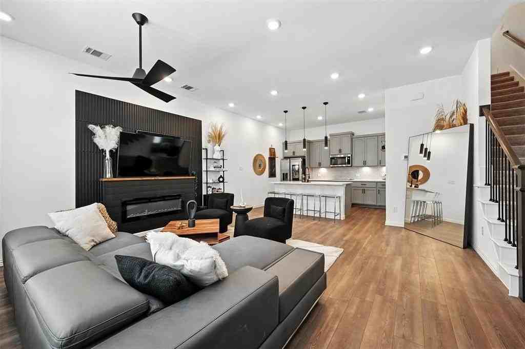 7513 Laburnam Rd - Photo 4 of 23