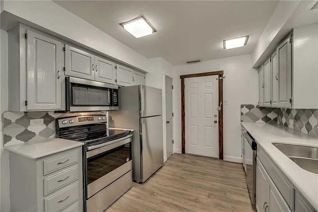 202 S Willomet Ave #2 - Photo 3 of 14