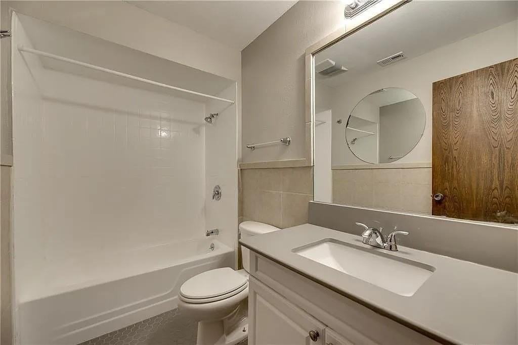 202 S Willomet Ave #2 - Photo 6 of 14