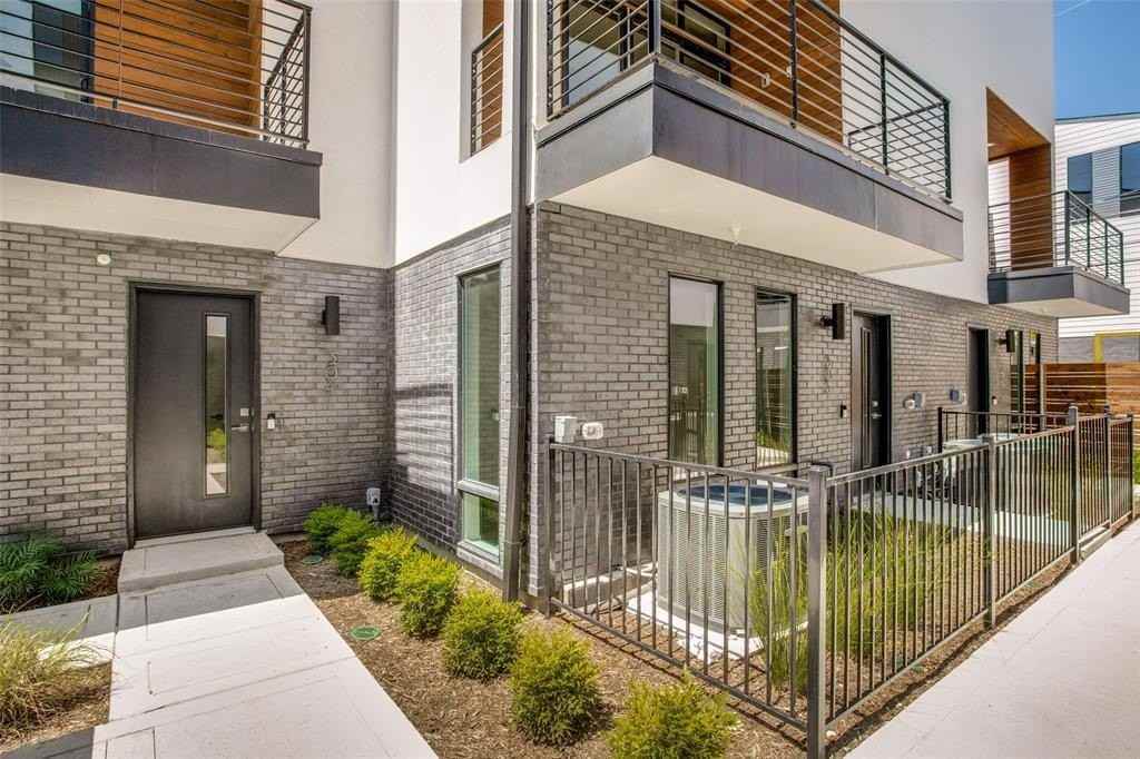 2190 Bennett Ave #301 - Photo 3 of 21