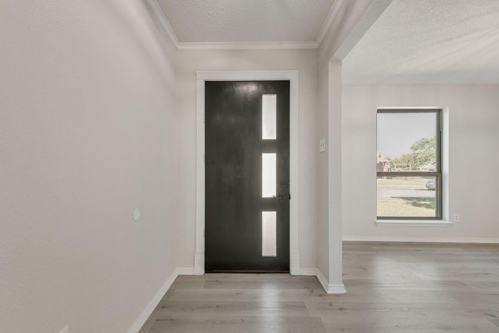 3510 Jonquil Ln - Photo 6 of 35