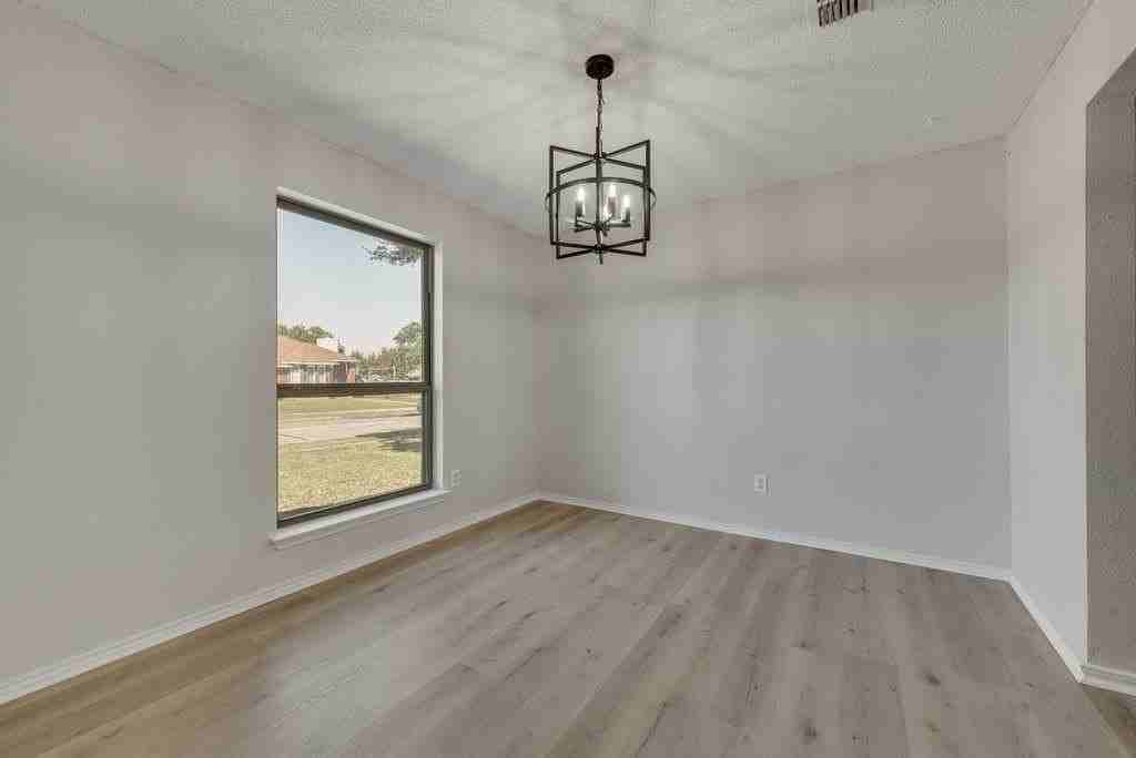 3510 Jonquil Ln - Photo 7 of 35