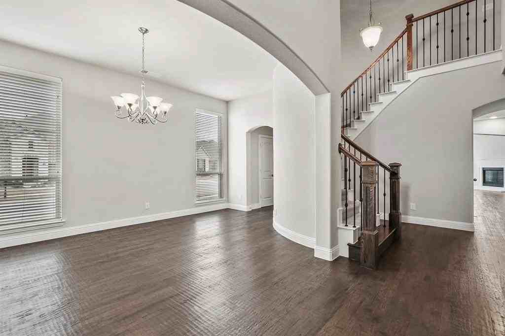 4333 Falcon Ln - Photo 6 of 35