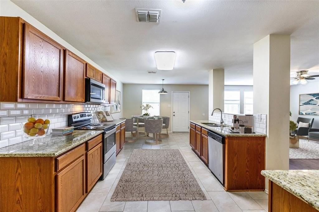 6104 St James Pl - Photo 5 of 24