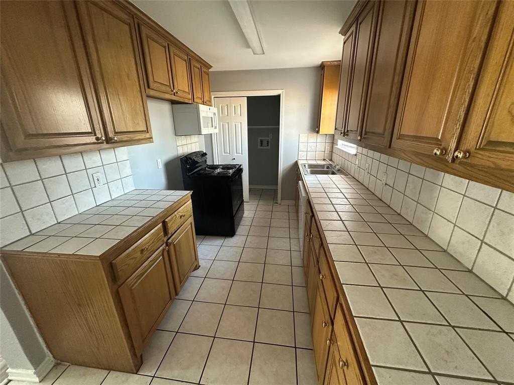 114 S Holly Ave - Photo 3 of 7