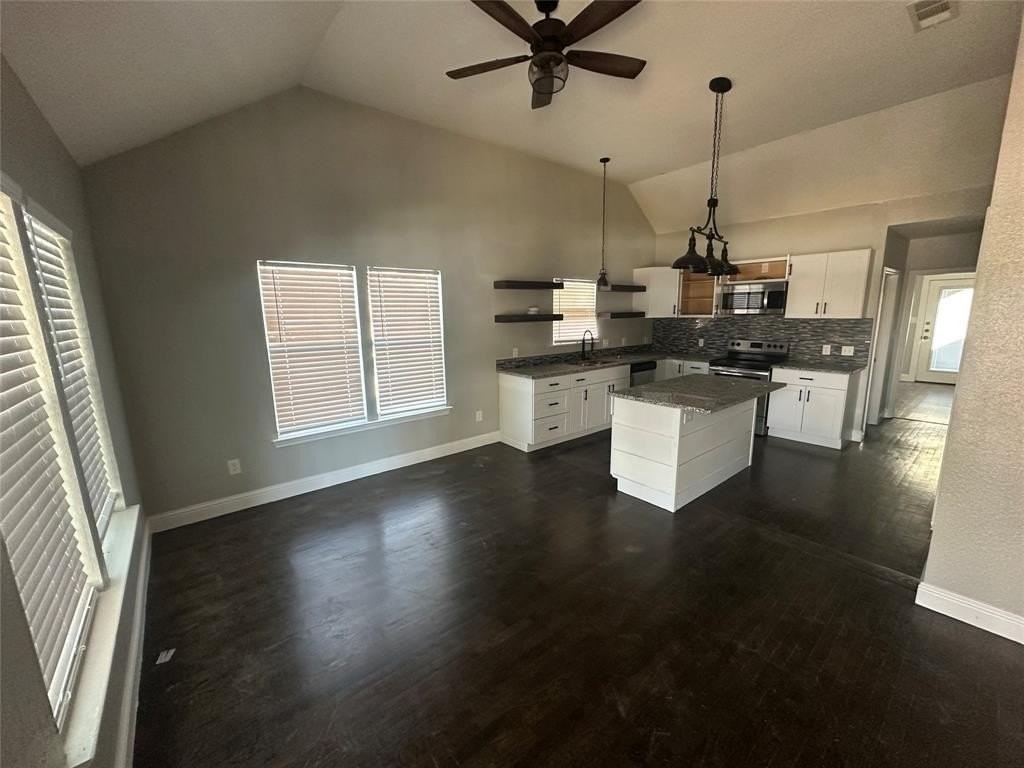 615 S Elm St - Photo 2 of 5