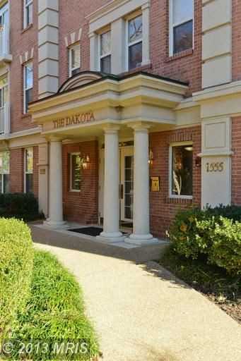 1555 Colonial Terrace #300 - Photo 2 of 20