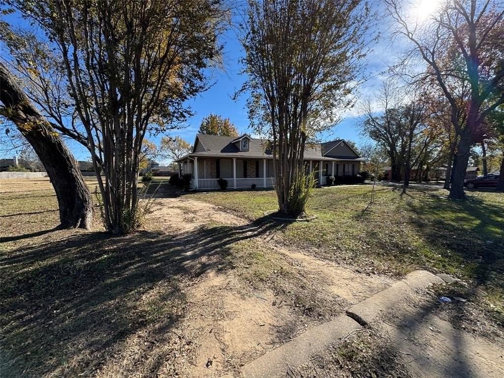 3916 Shepherd Ln - Photo 2 of 26