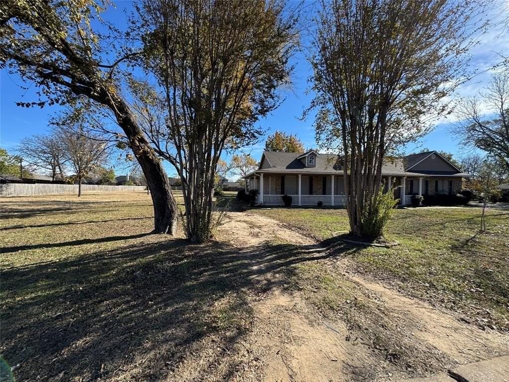 3916 Shepherd Ln - Photo 5 of 26