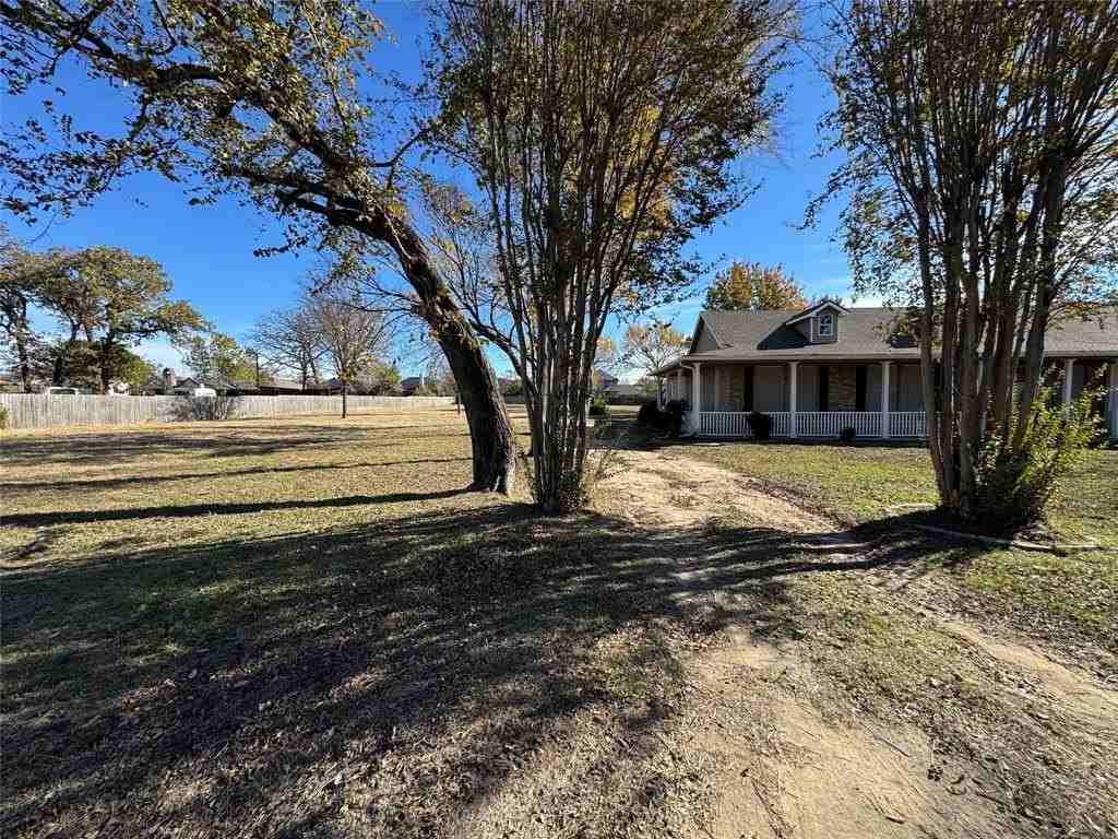 3916 Shepherd Ln - Photo 6 of 26