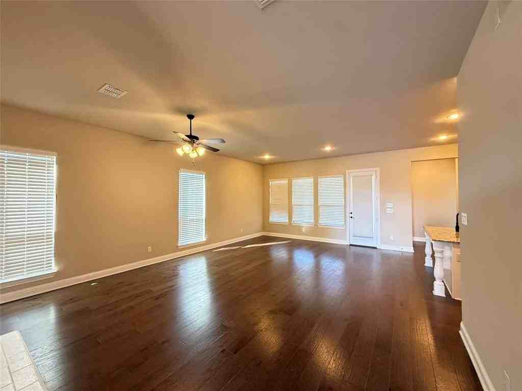 4136 Crowe Ln - Photo 7 of 31